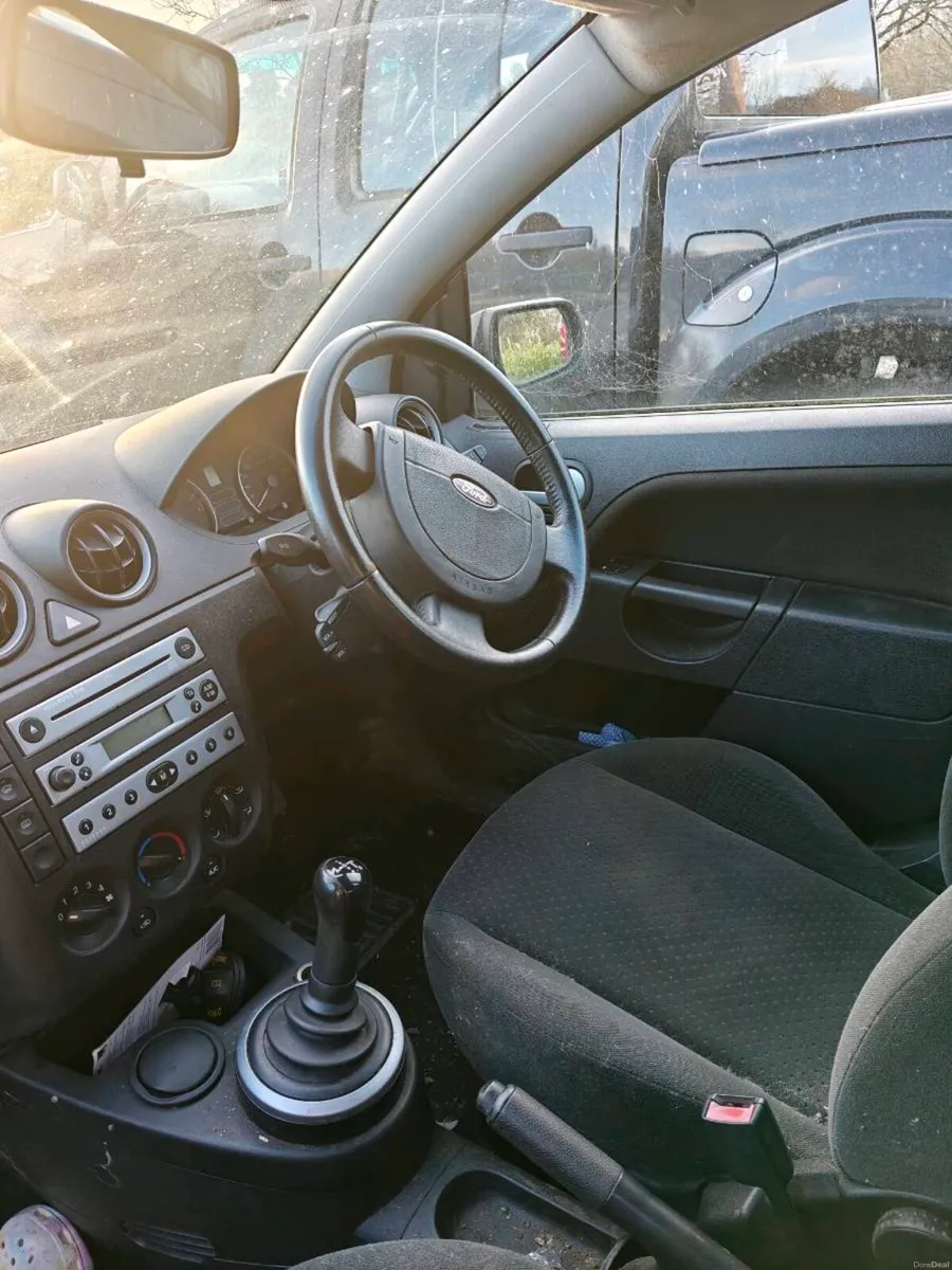 Ford fiesta Ghia 1.4 AUTOMATIC - Image 2