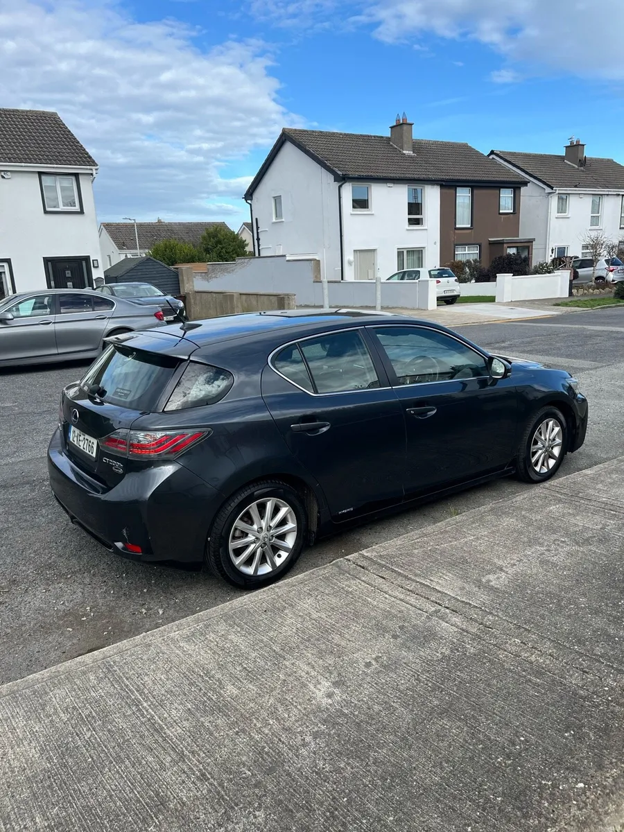 Lexus CT 200 Hybrid 2012 - Image 2