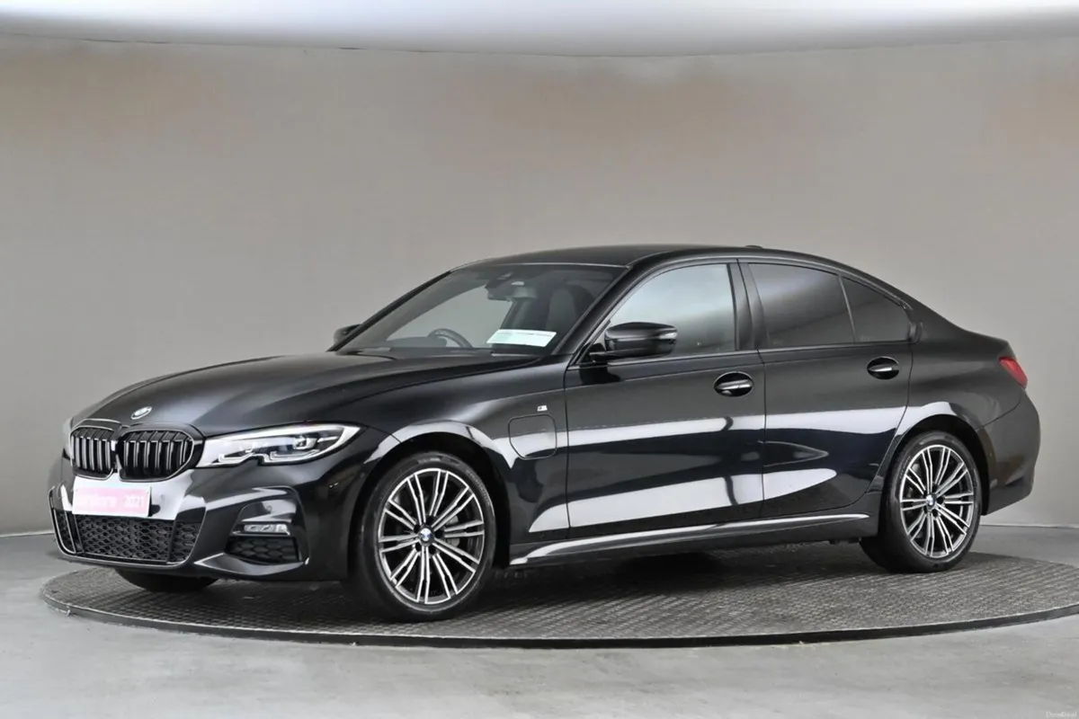 BMW 3-Series 330E M SPORT G20 **BLACK LEATHER** - Image 4
