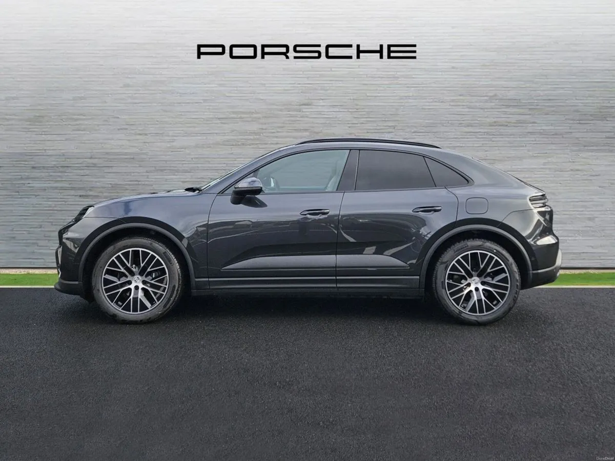 Porsche Macan 4 - Image 3