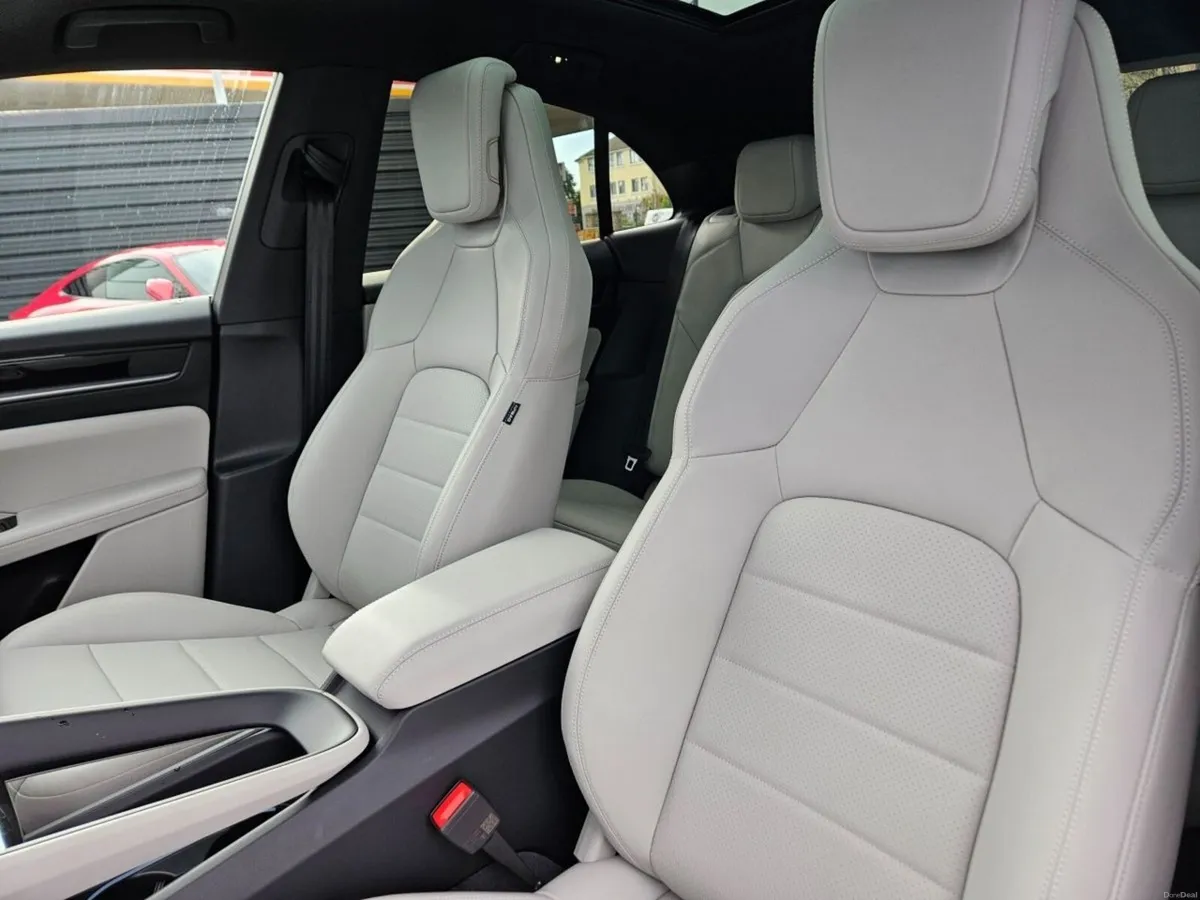Porsche Macan 4 - Image 5