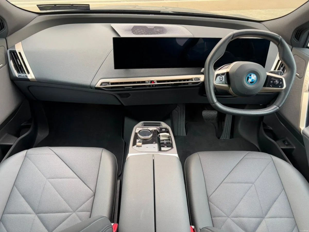 BMW iX XDRIVE40 M SPORT SUNROOF - Image 2