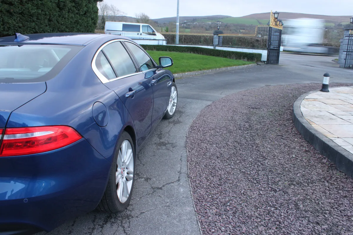 JAGUAR 2.0L AD J200 PRESTIGE AUTO,  2015 - Image 3