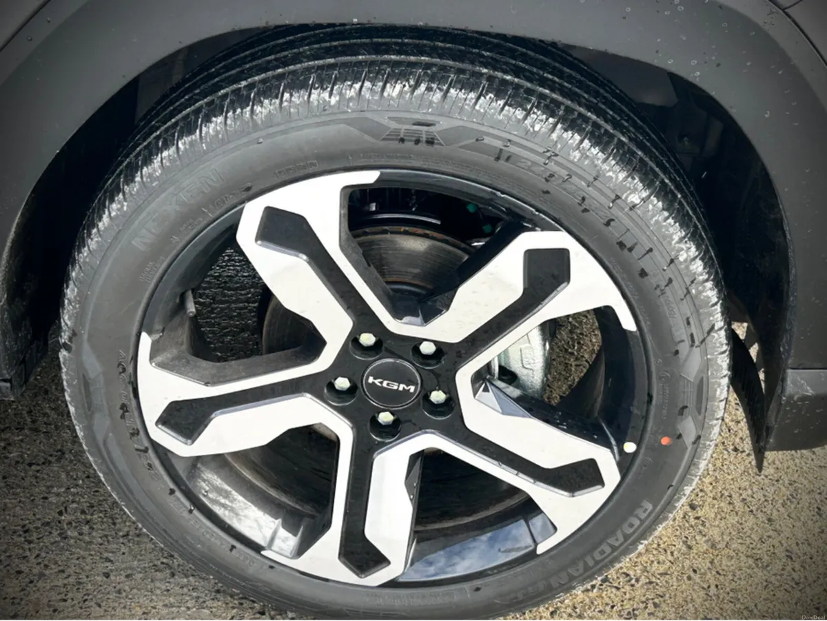 KGM Torres EVX 2026 HYBRID  PETROL  AUTOMATIC - Image 3