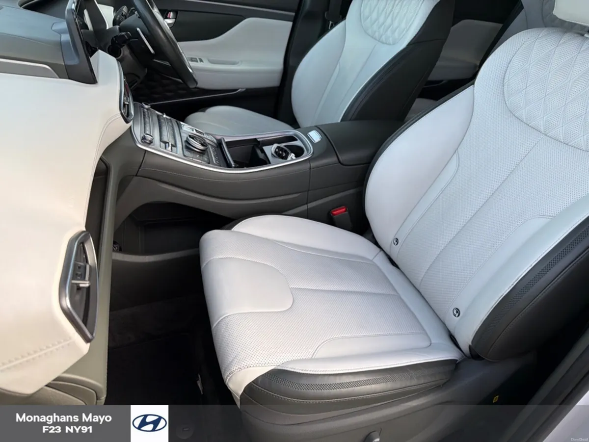 Hyundai Santa Fe 1.6 PETROL PLUG IN HYBRID PHEV 7 - Image 4