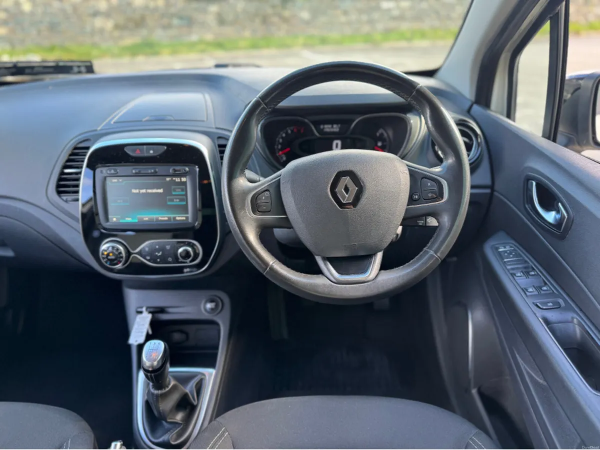 Renault Captur TCE ICONIC 90PS 5DR - Image 6