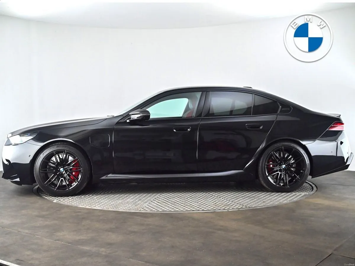 BMW M5 Saloon - Image 3