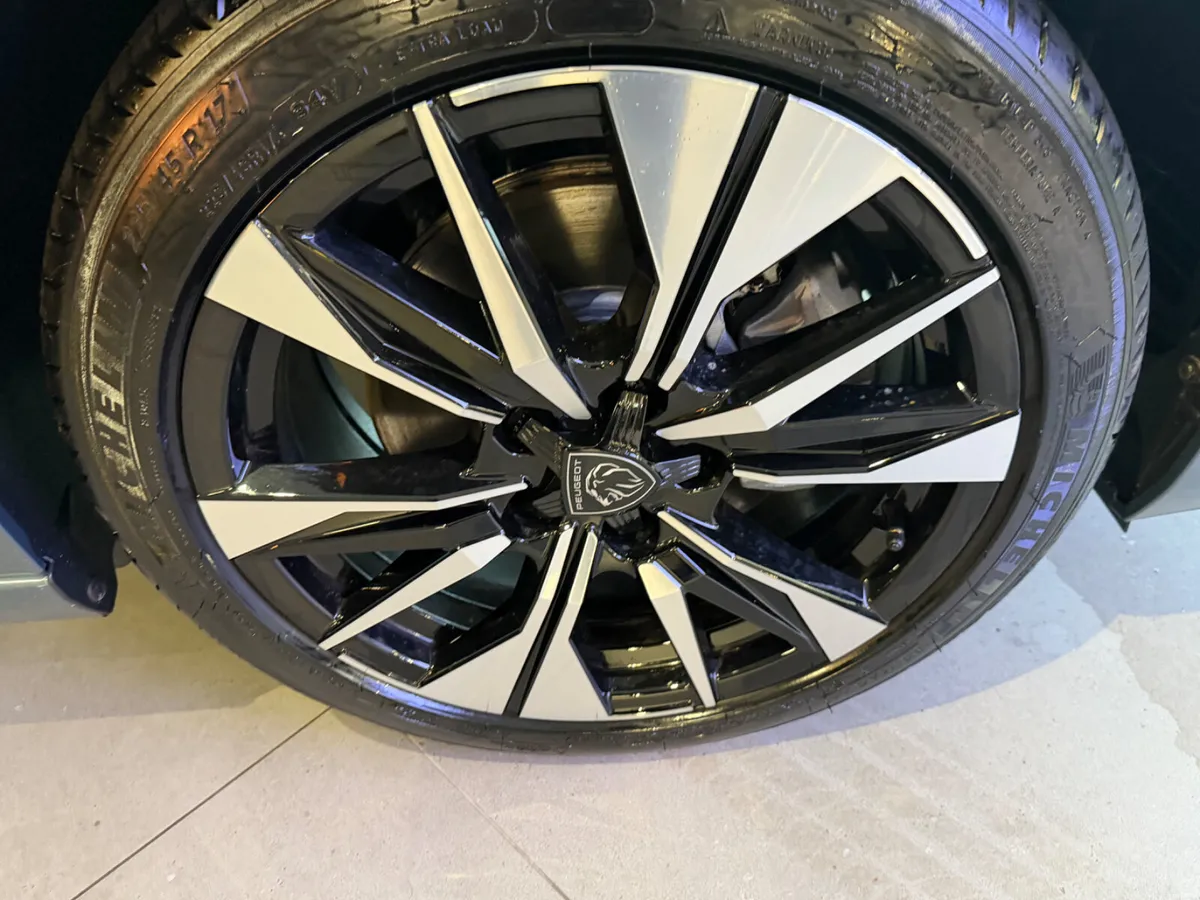 Peugeot 308 SW hybrid - Image 5