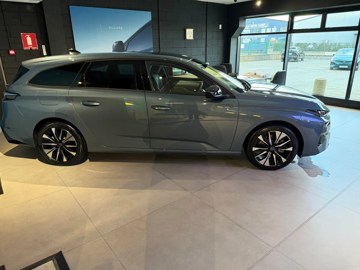 Peugeot 308 SW hybrid - Image 2