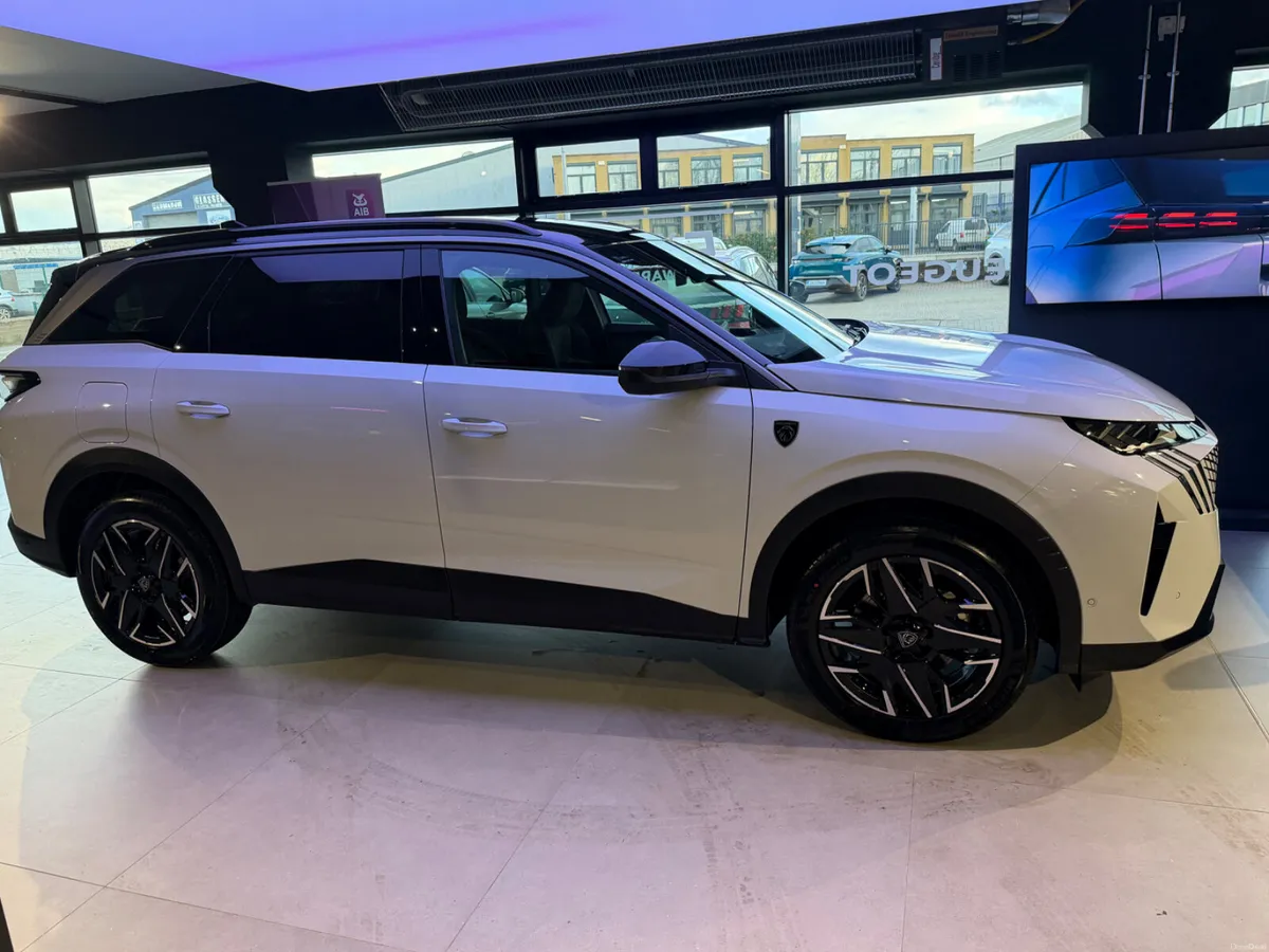 Peugeot 5008 GT Exclusive - Image 2