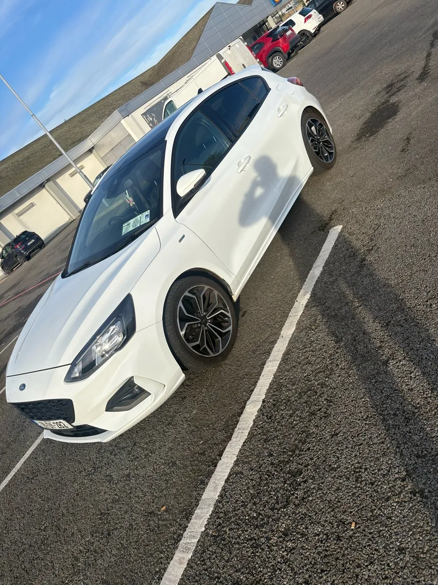 21 Focus ST-Line 1.5 ECO Boost . SUNROOF - Image 3
