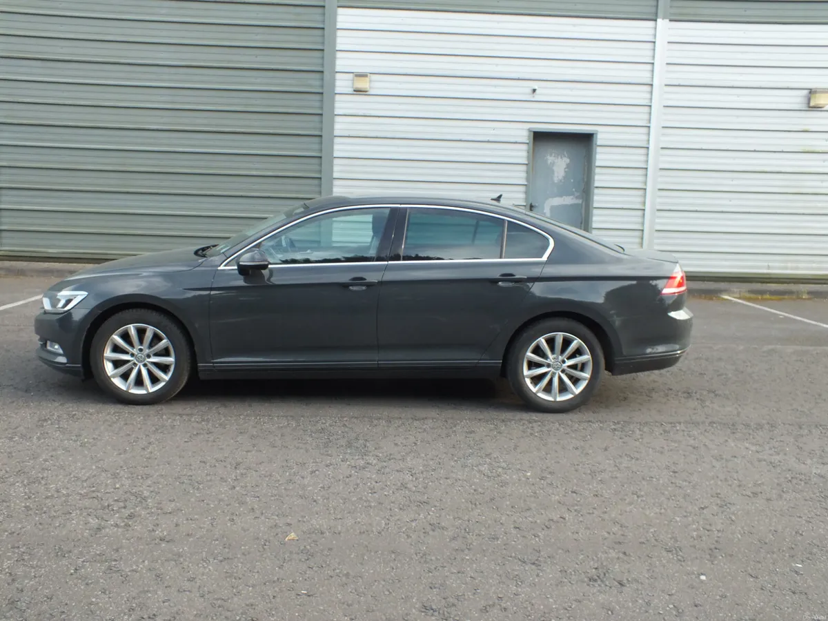 Volkswagen Passat 2018 - Image 2