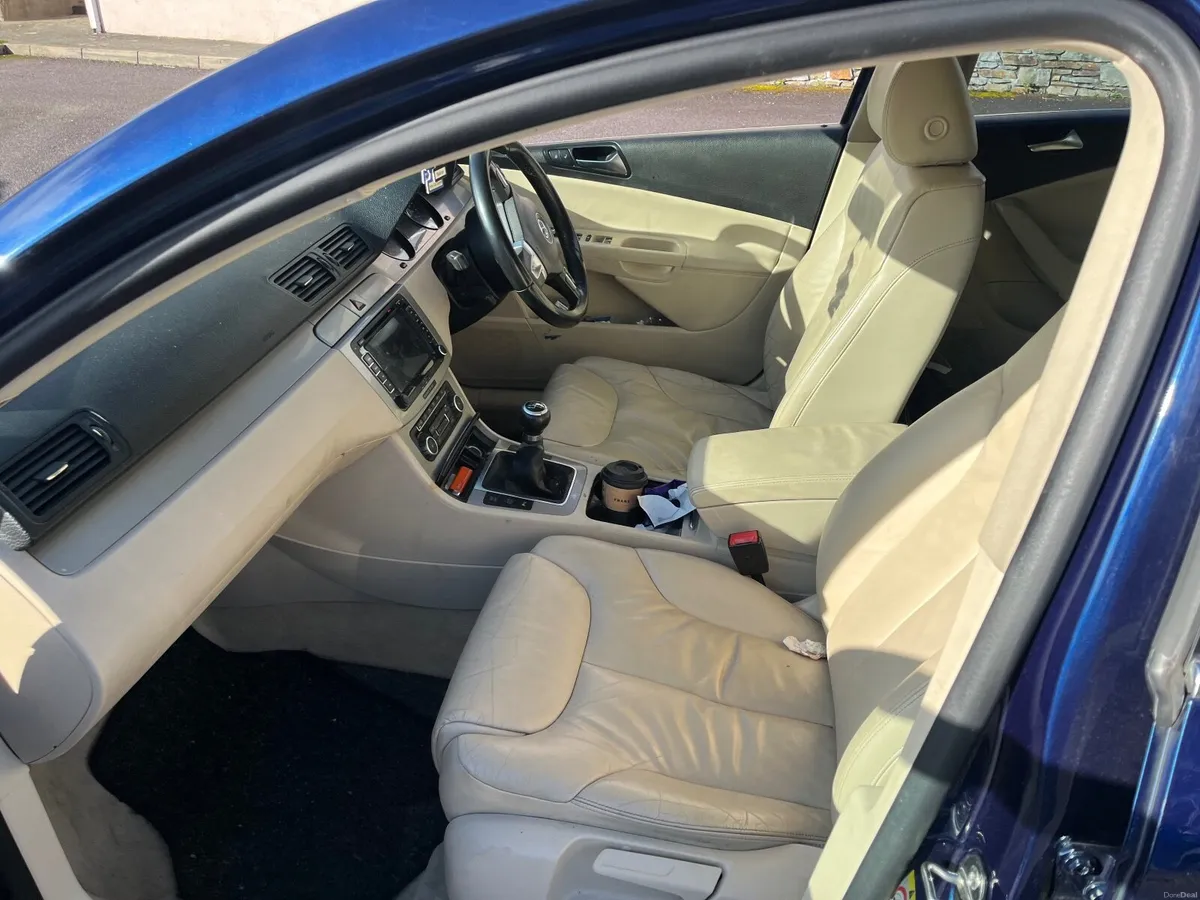 Volkswagen Passat 2010 - Image 3