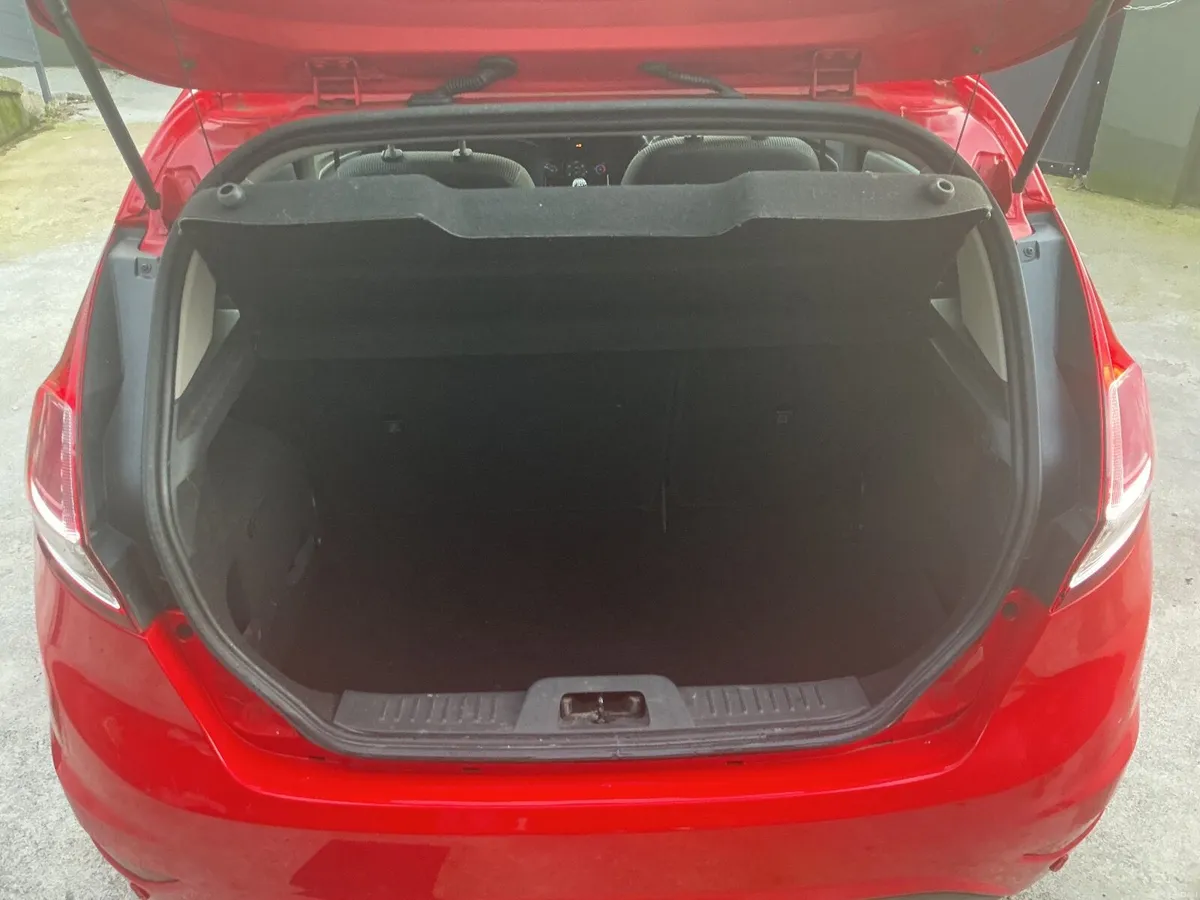 152 Fiesta 65k Lady Owner - Image 3