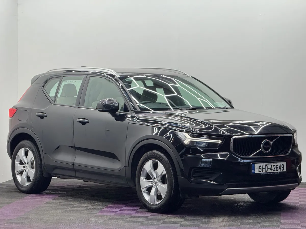 2019 Volvo XC40 Momentum 2.0D, Automatic - Image 1