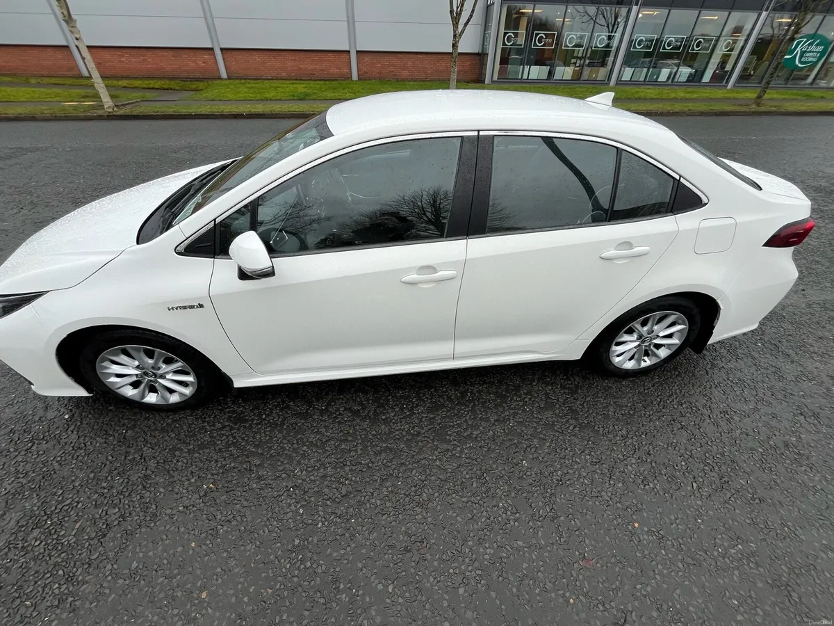Toyota Corolla Hybrid Saloon - 2020 - Image 1