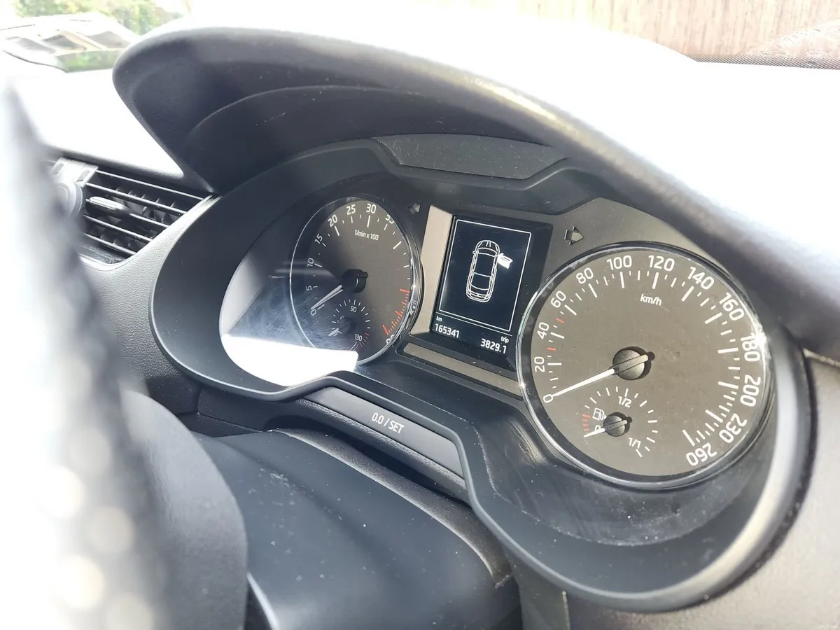 Skoda Octavia 2016 - Image 2