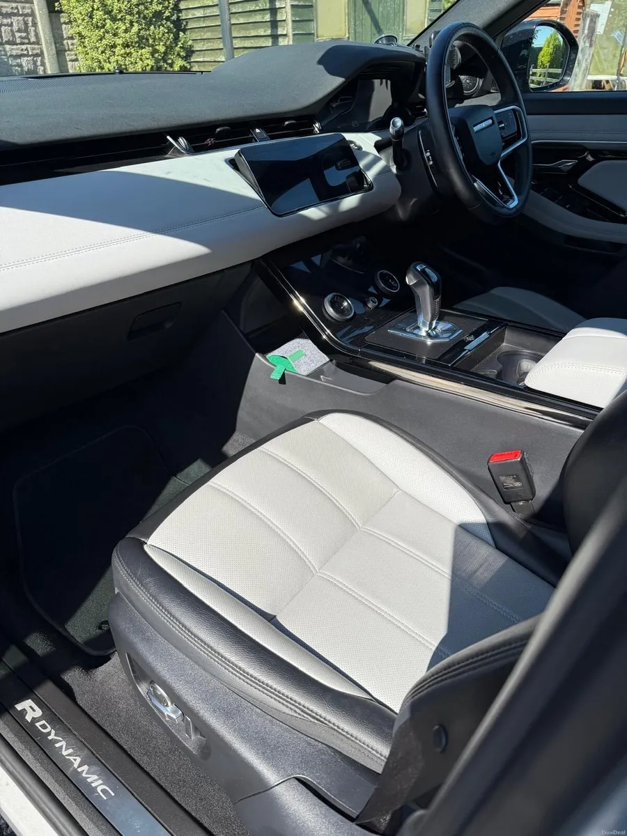 *Price* Range Rover Evoque | 26,000 KM | High Spec - Image 5