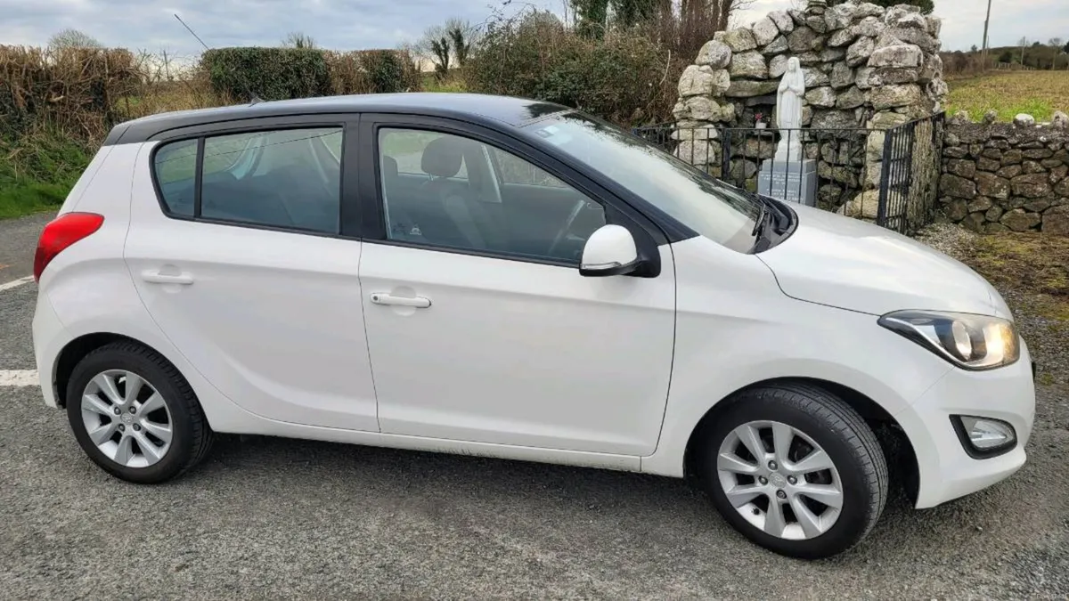 HYUNDAI i20 PETROL FOR SALE - Image 4