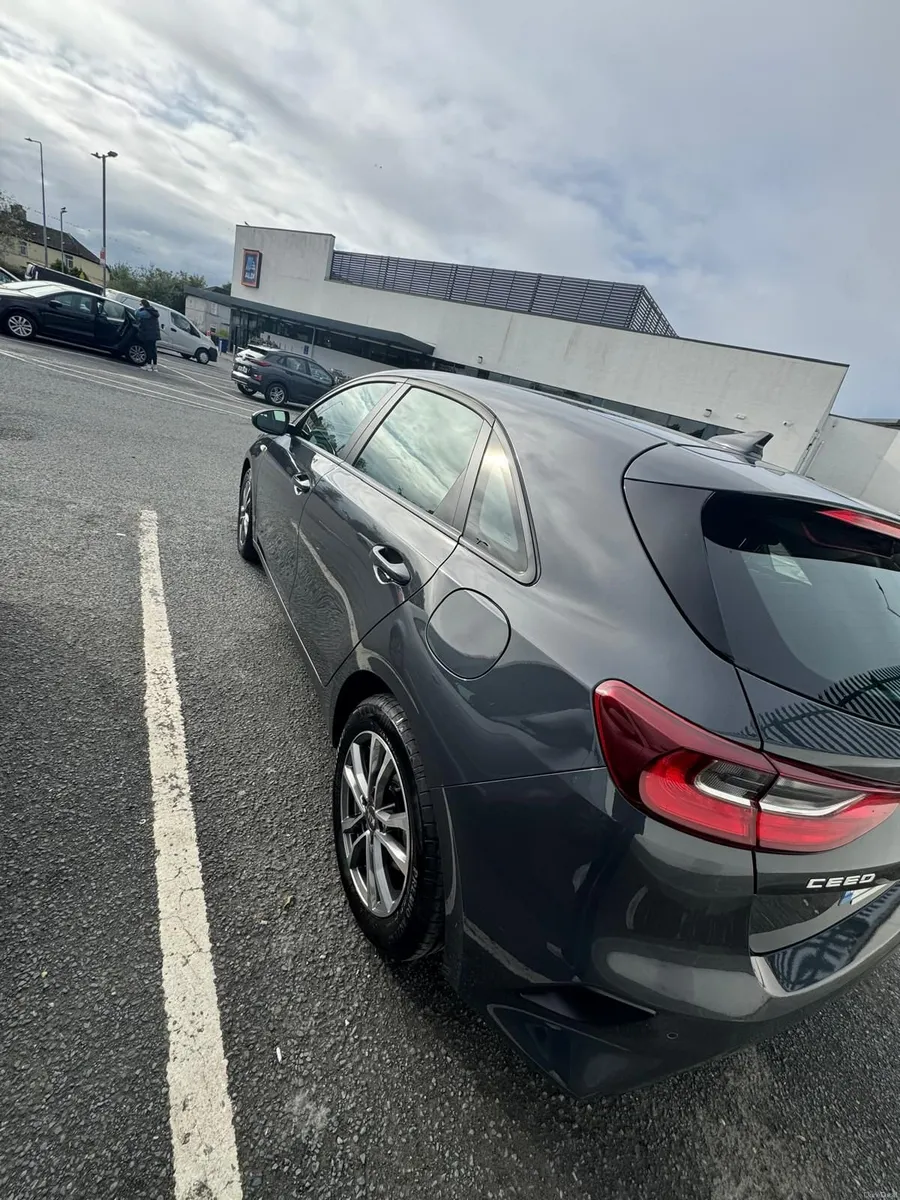 Kia Ceed 2023 - Image 2