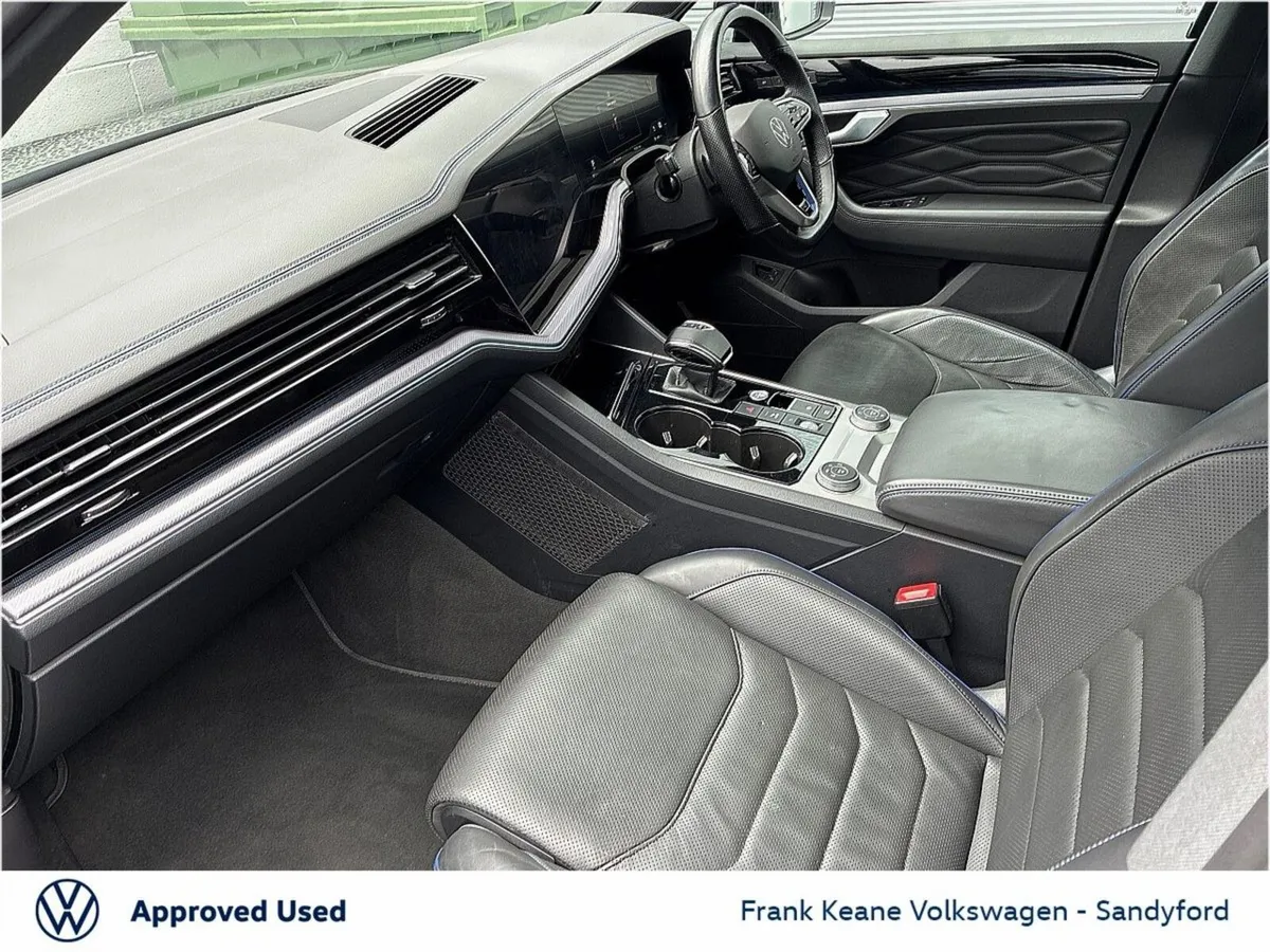 Volkswagen Touareg *R* 3.0TSI PHEV 462HP Auto @Fra - Image 4