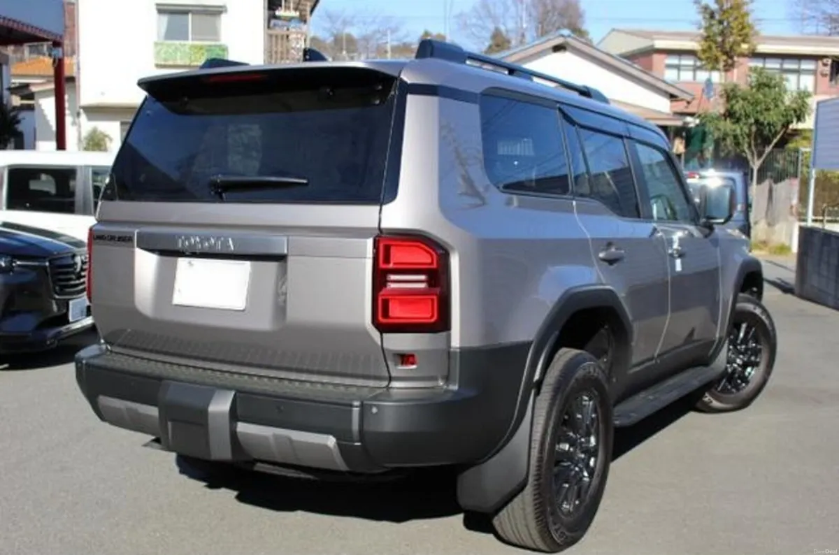 2025 Toyota Landcruiser 250 2.8 Diesel 7 seats - Image 3