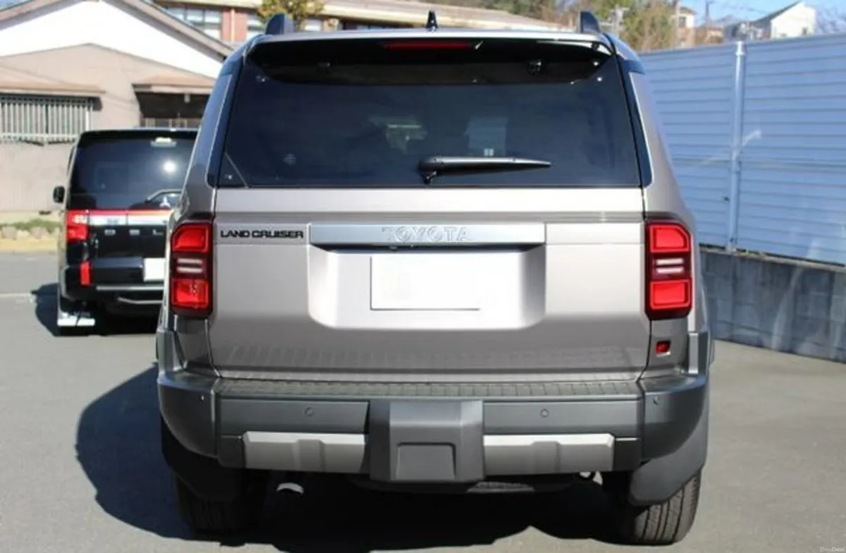 2025 Toyota Landcruiser 250 2.8 Diesel 7 seats - Image 4