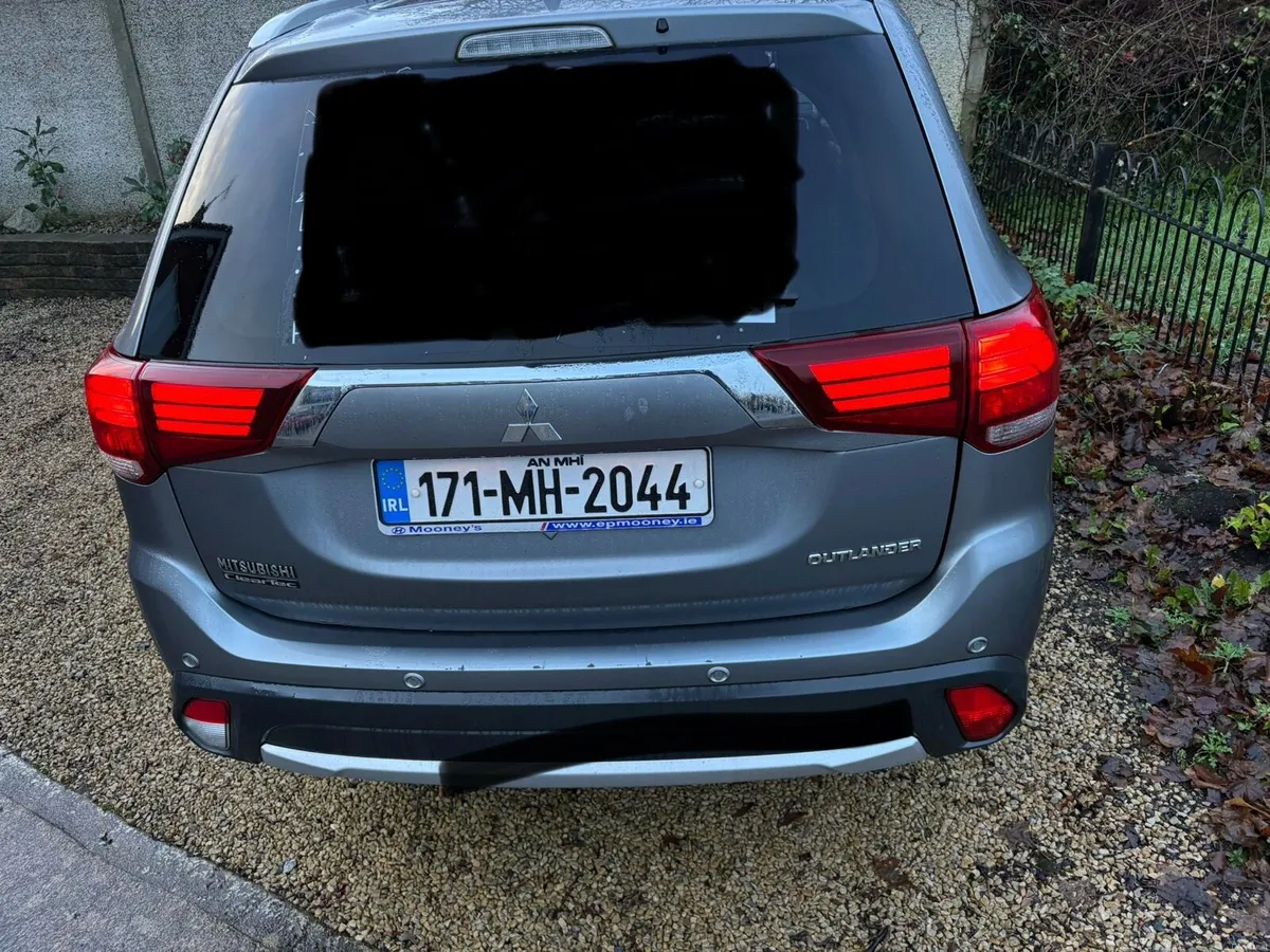 Mitsubishi Outlander Commercial - Image 4