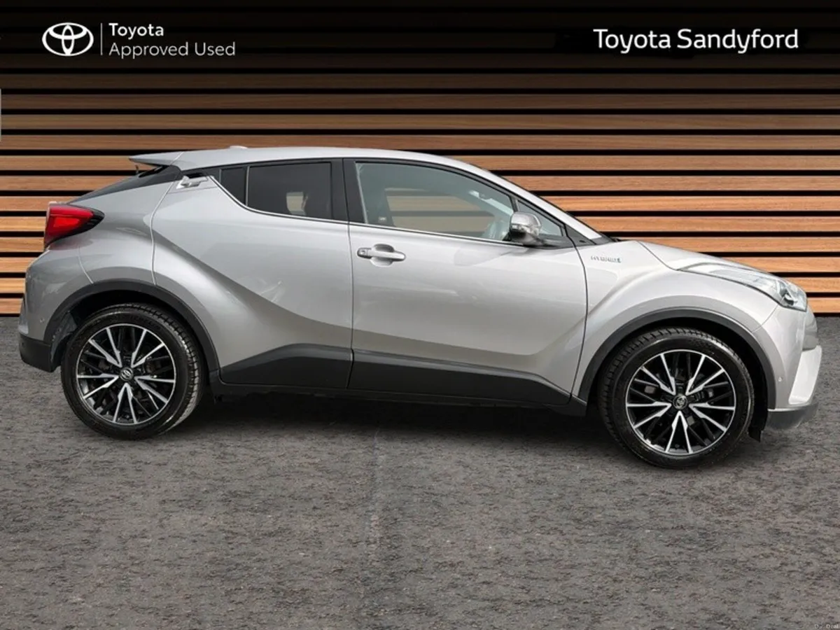 Toyota C-HR HYBRID SOL TOP SPEC // HEATED LEATHER - Image 3