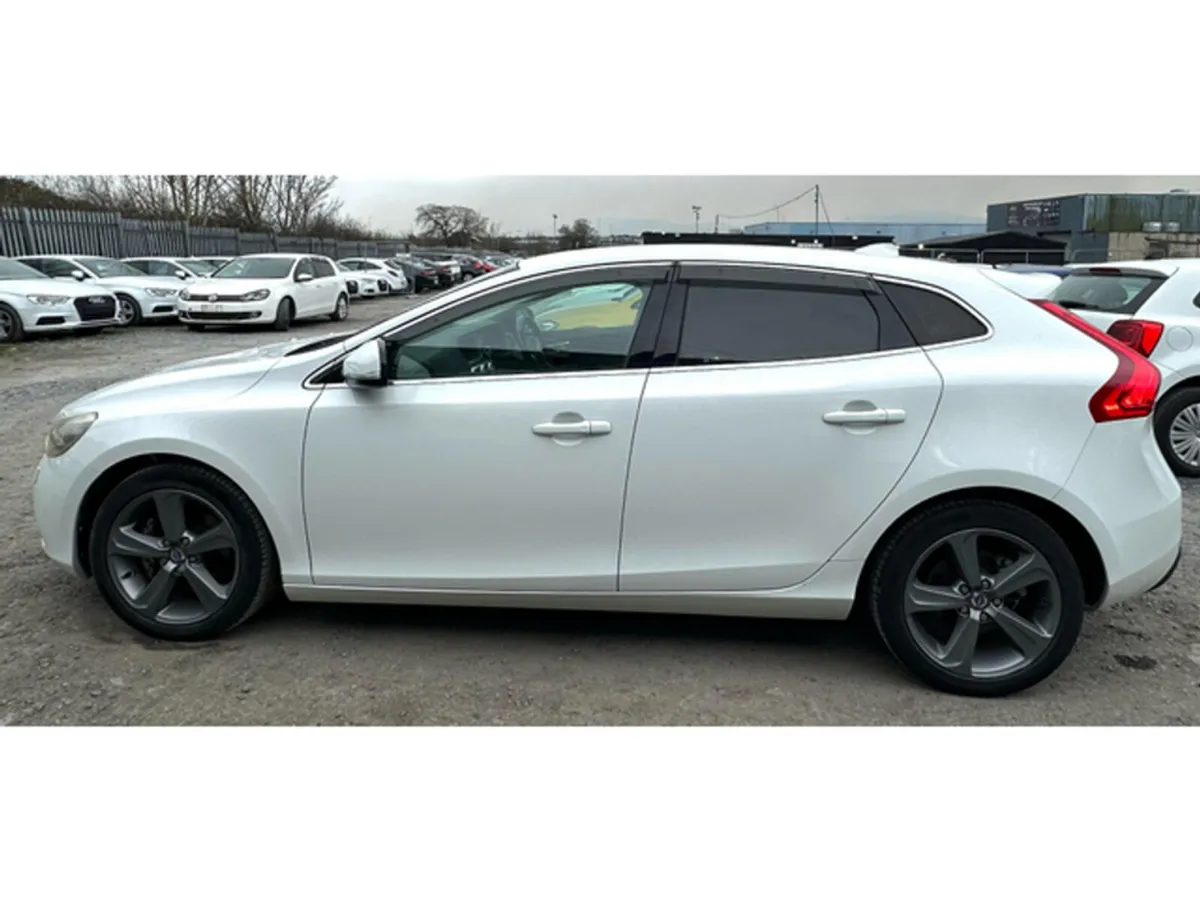 Volvo V40 T4 1.6L Petrol Automatic (8529) - Image 4