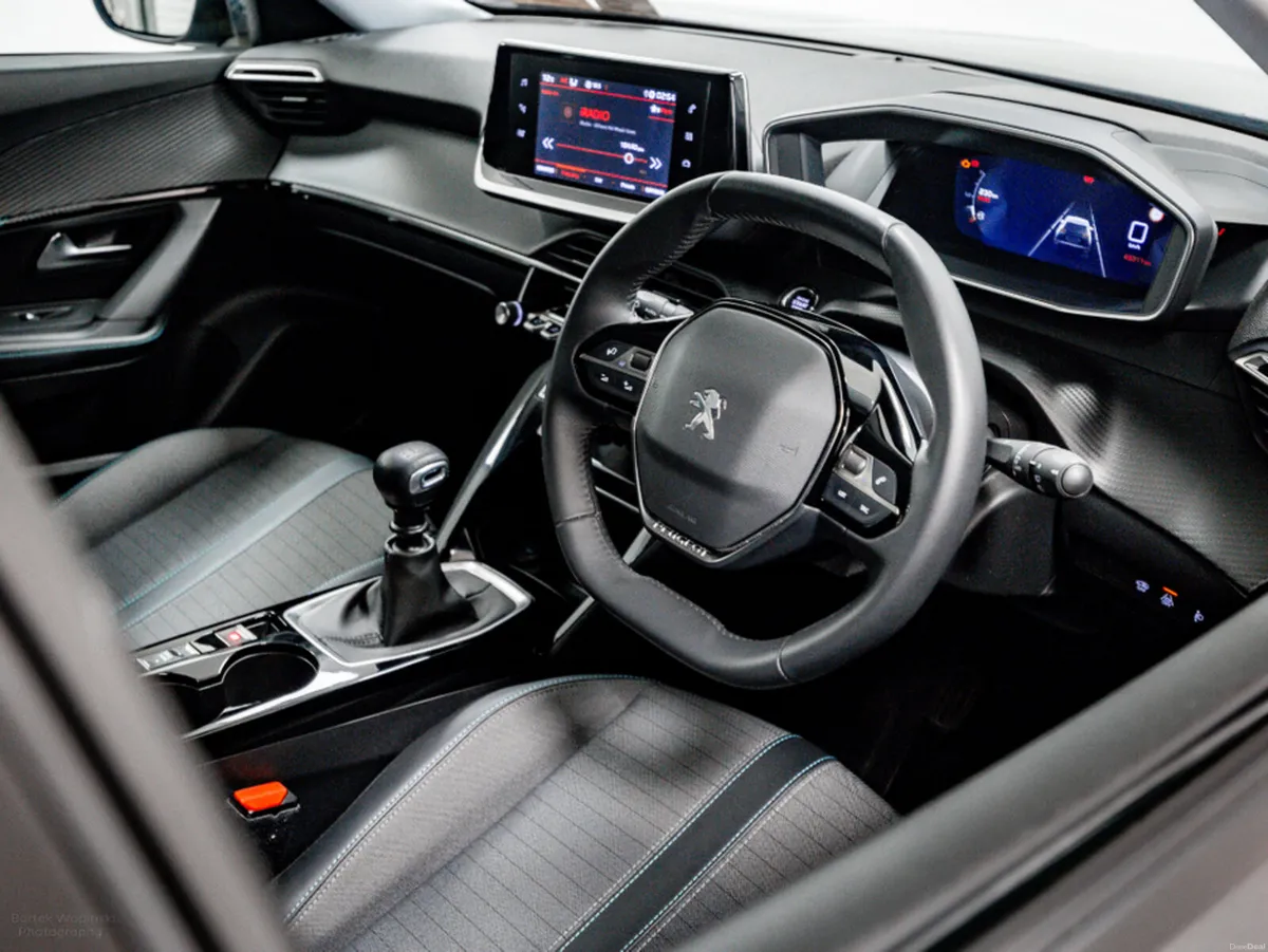 Peugeot 2008 Allure 1.2 Petrol 100HP - Image 2