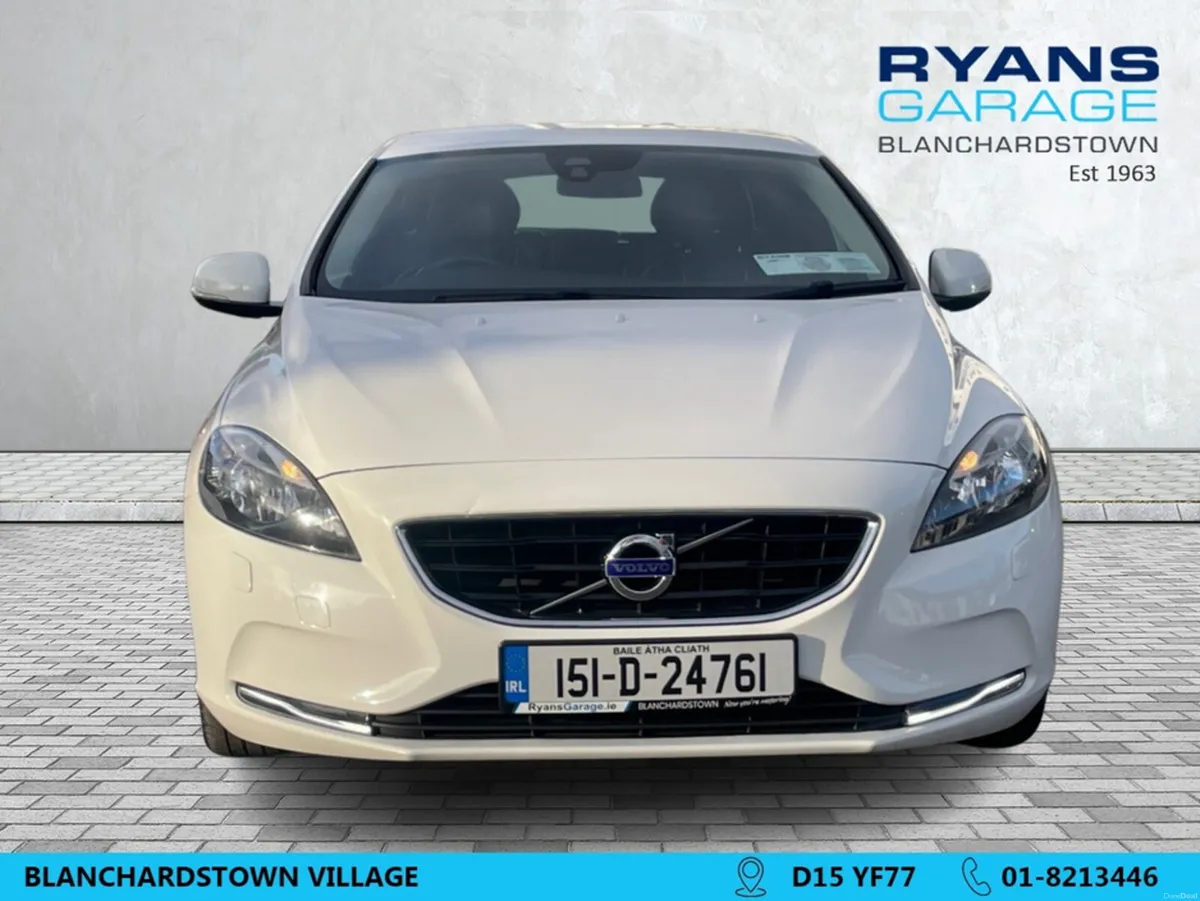 Volvo V40 D2 SE 5DR AUTO  **LEATHER & HEATED SEATS - Image 2