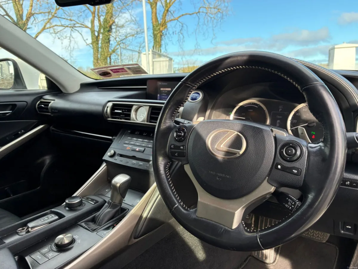 Lexus IS 300 H EXECUTIVE EDITION E-C E-CVT - Image 3