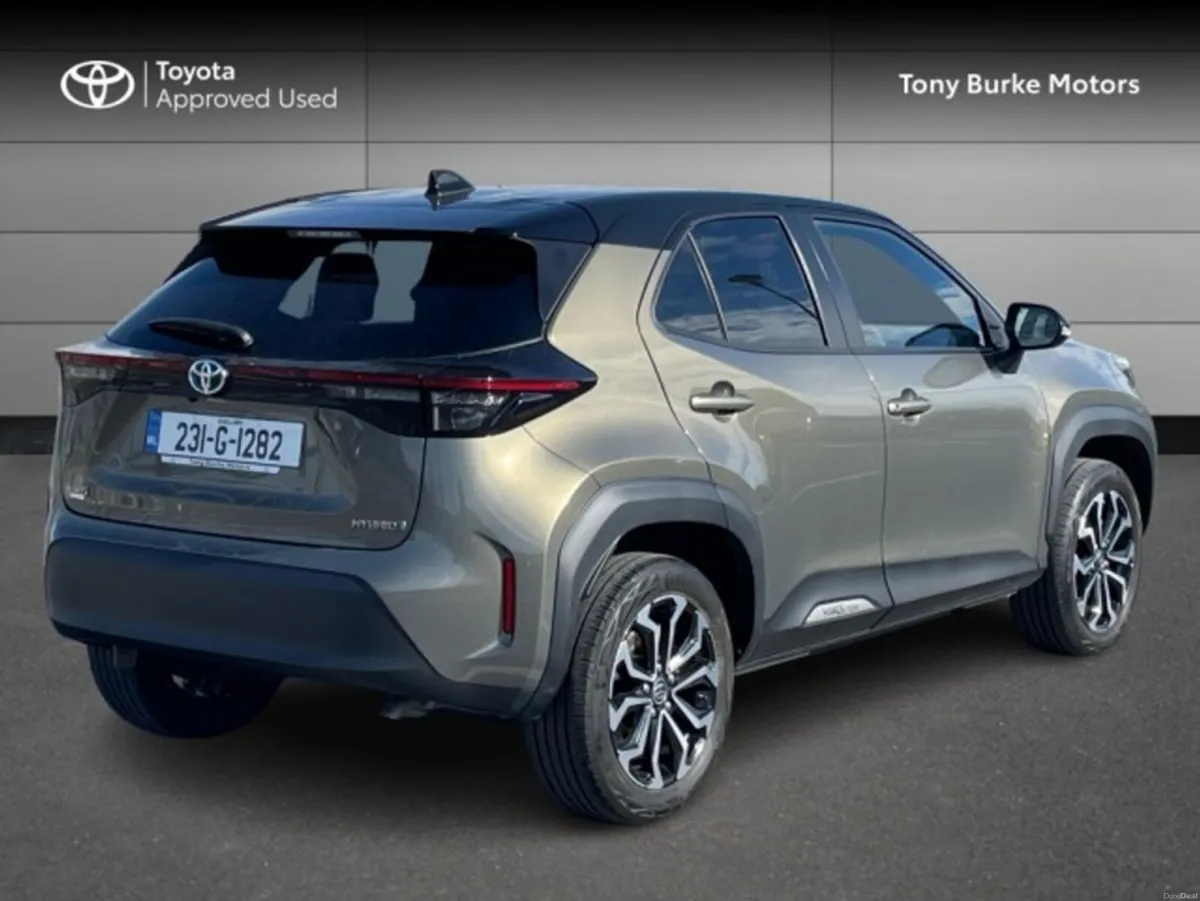 Toyota Yaris Cross LunaSport - BiTone - 1.5 Hybrid - Image 2
