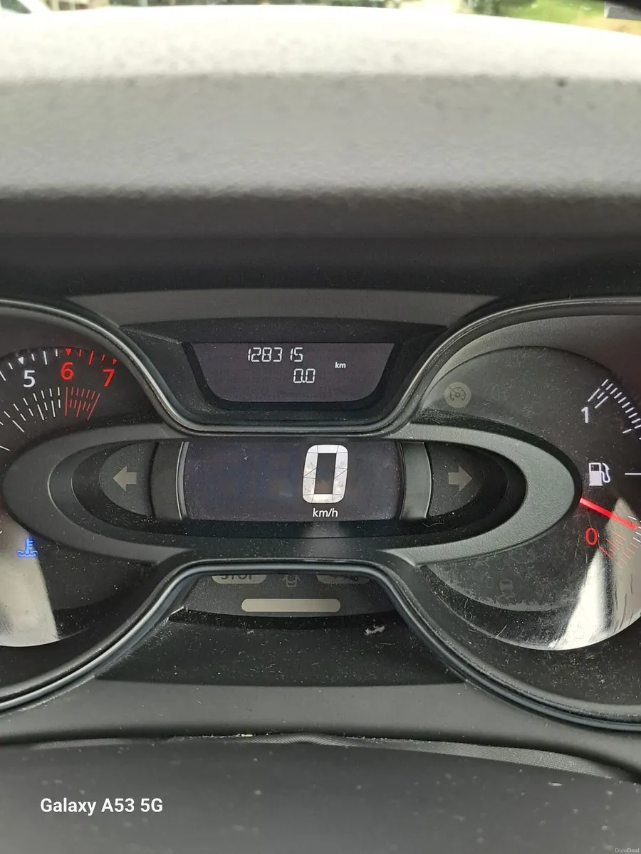 Renault Captur 2019 Iconic petrol manual - Image 2