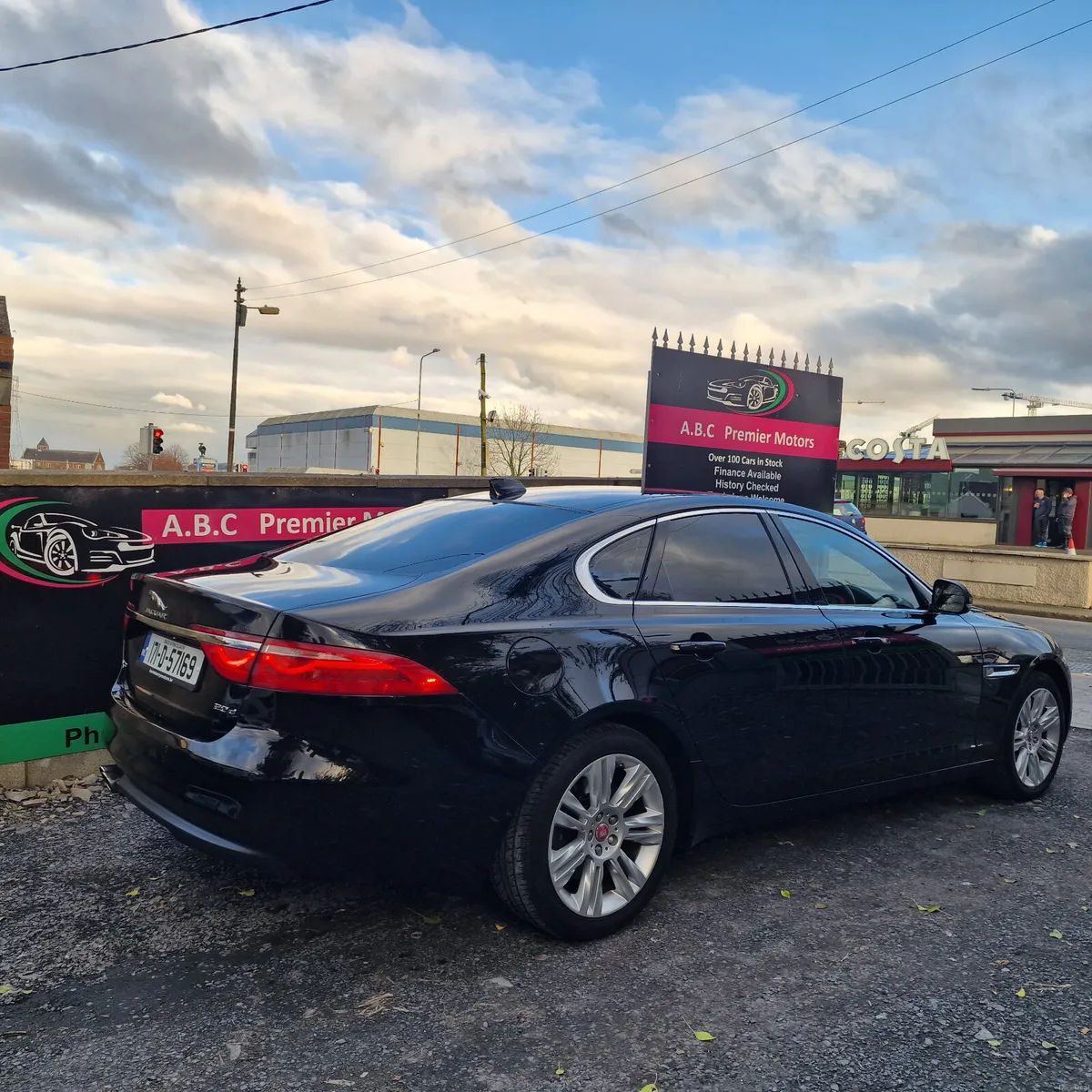 Jaguar XF 2017 2.0 D 180PS Portfolio - Image 2