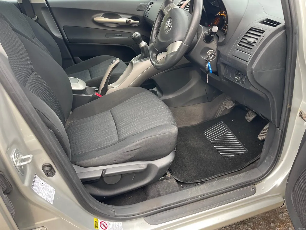 Auris 1.4 Diesel 107miles - Image 2