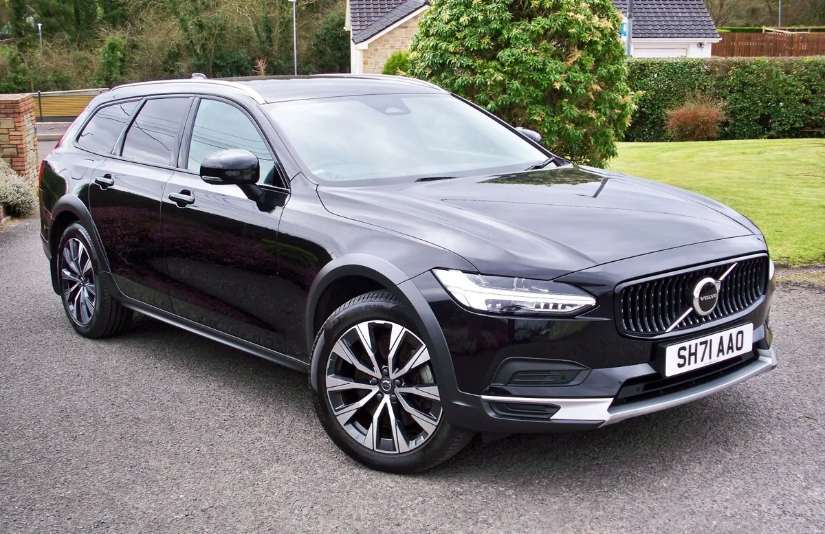 Volvo V90 2.0 B5D Cross Country 5dr AWD Auto - Image 2
