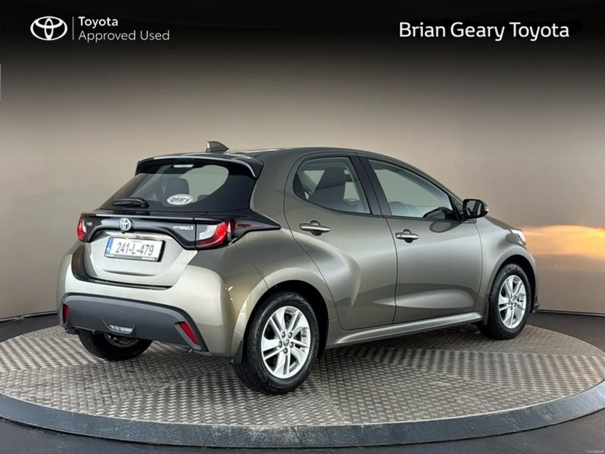 Toyota Yaris HYBRID LUNA - Image 2
