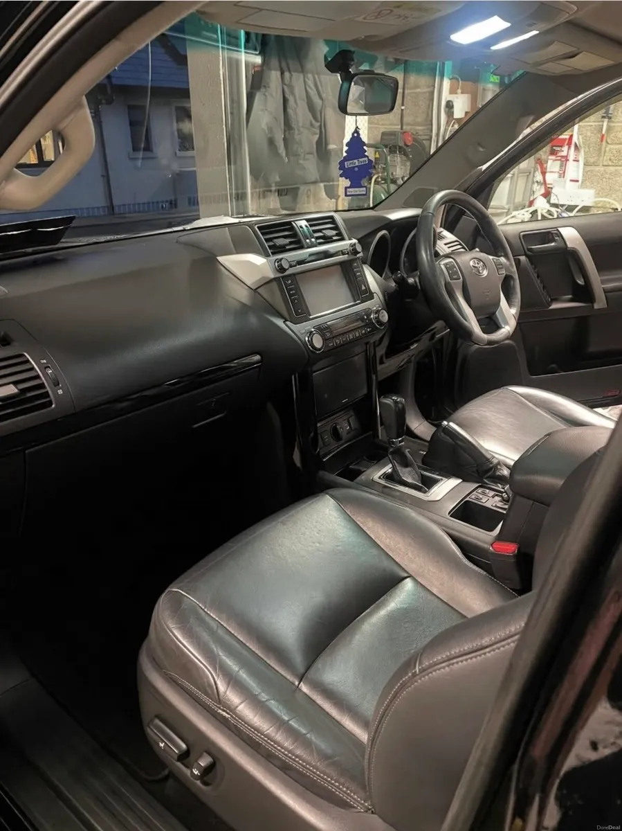 Toyota Landcruiser Business Class - Image 4