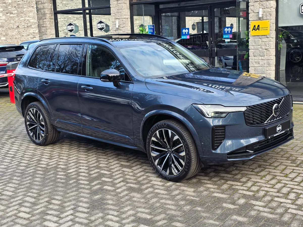 2025 VOLVO XC90 2.0 T8 ULTRA DARK AWD 7 SEATER. - Image 3