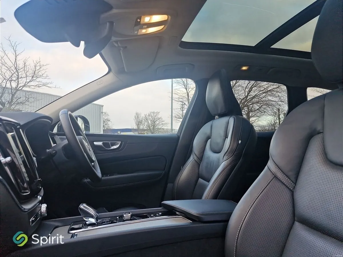 Volvo XC60 T6 Plug In Hybrid, AWD, Ultra (Bright T - Image 4