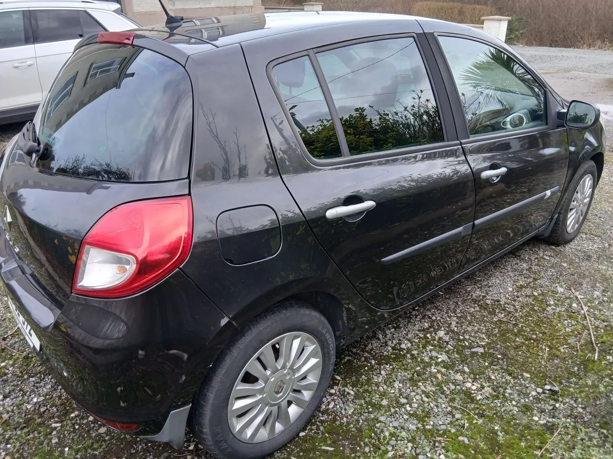 Renault Clio 2011 - Image 2