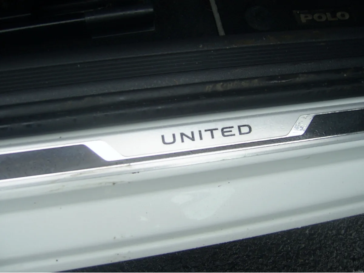 Volkswagen Polo UNITED 1.0 MANUAL 5SPEED 80HP 5DR - Image 3