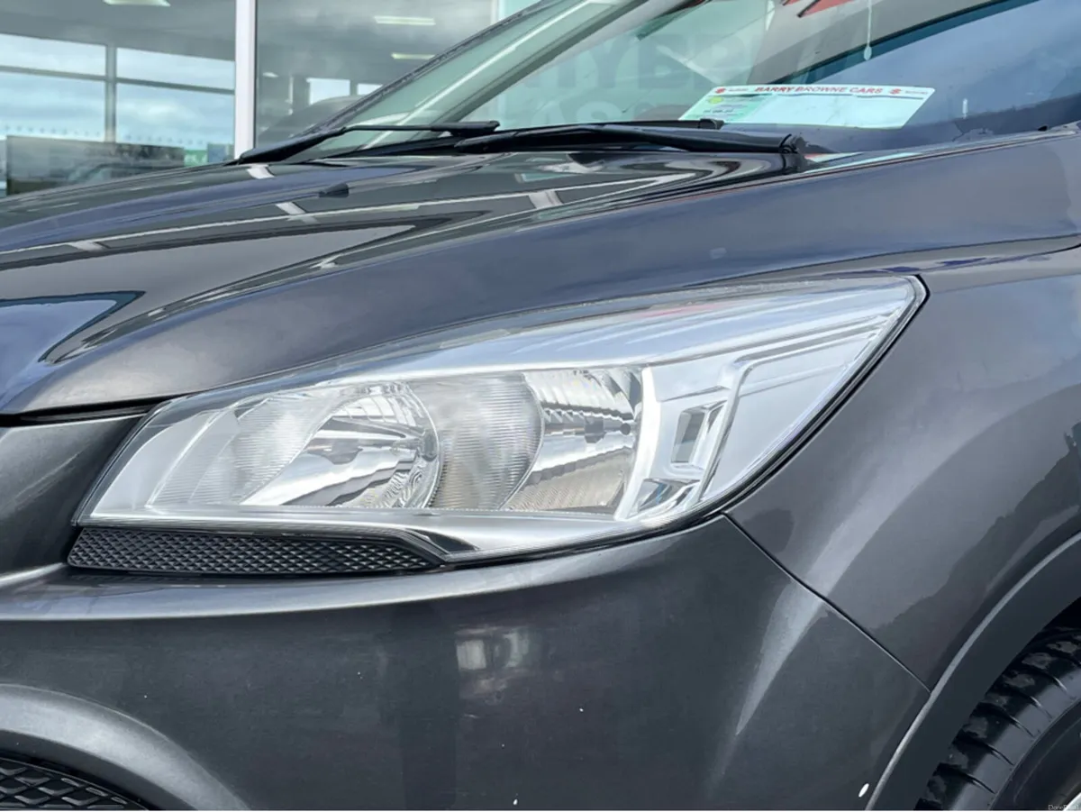 Ford Kuga ZETEC 2.0 TDCI 120PS FWD 4 4DR - Image 3