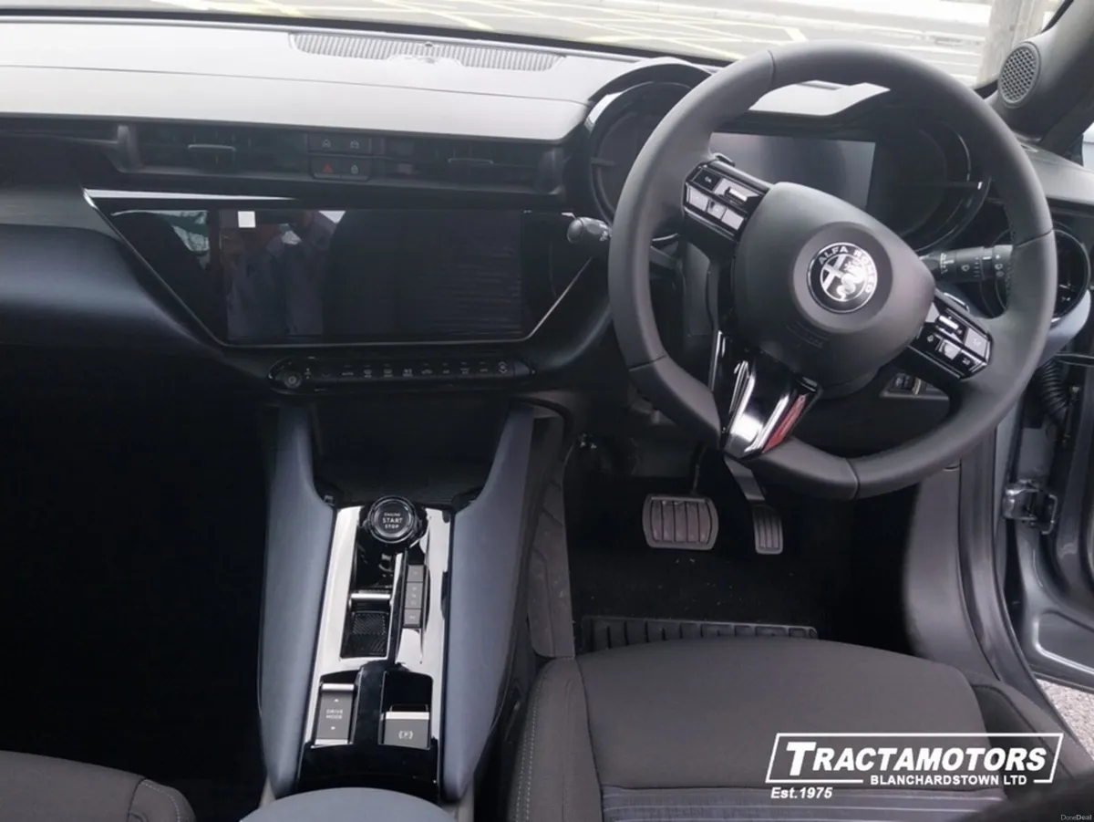 Alfa Romeo Junior 1.2 HYBRID IBRIDA - Image 2