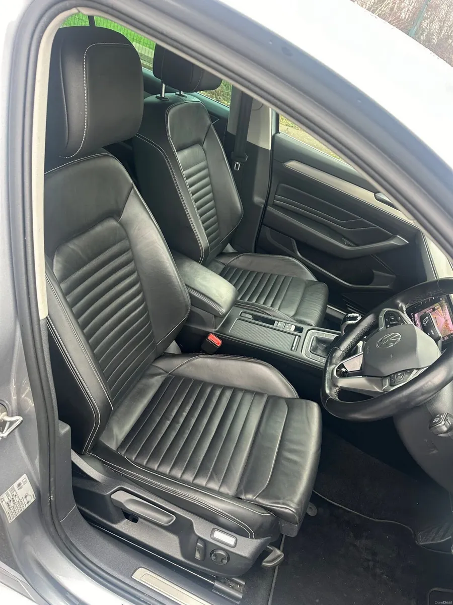 Volkswagen Passat 2021 - Image 4