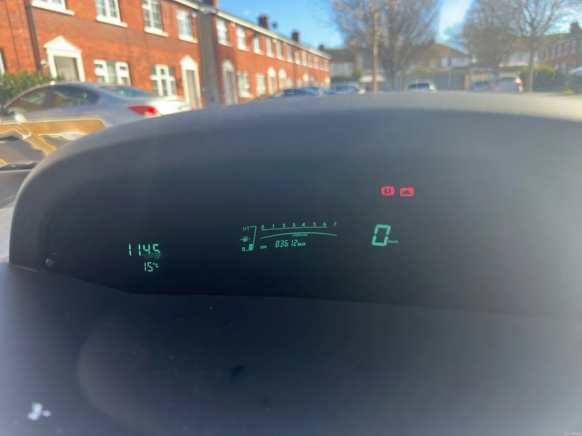 Yaris 2007 low mileage 1.3 L - Image 3