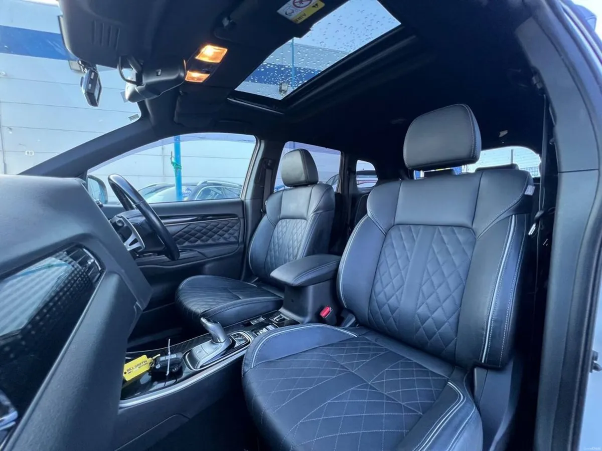 Mitsubishi Outlander S-EDITION AWD 2.0 PLUG-IN HYB - Image 2