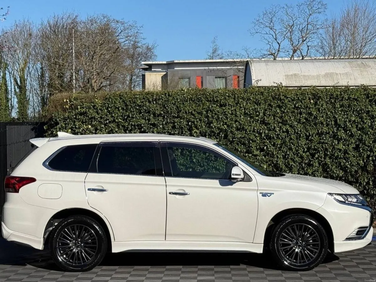 Mitsubishi Outlander S-EDITION AWD 2.0 PLUG-IN HYB - Image 4